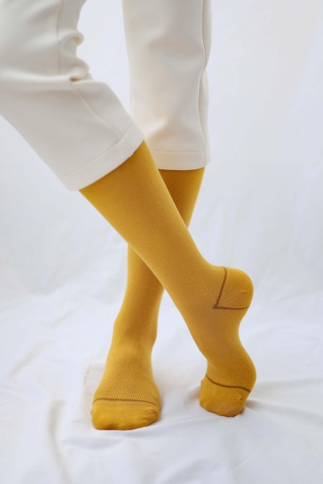 Çizgi Detaylı Diz Altı Çorap Altın Sarısı
