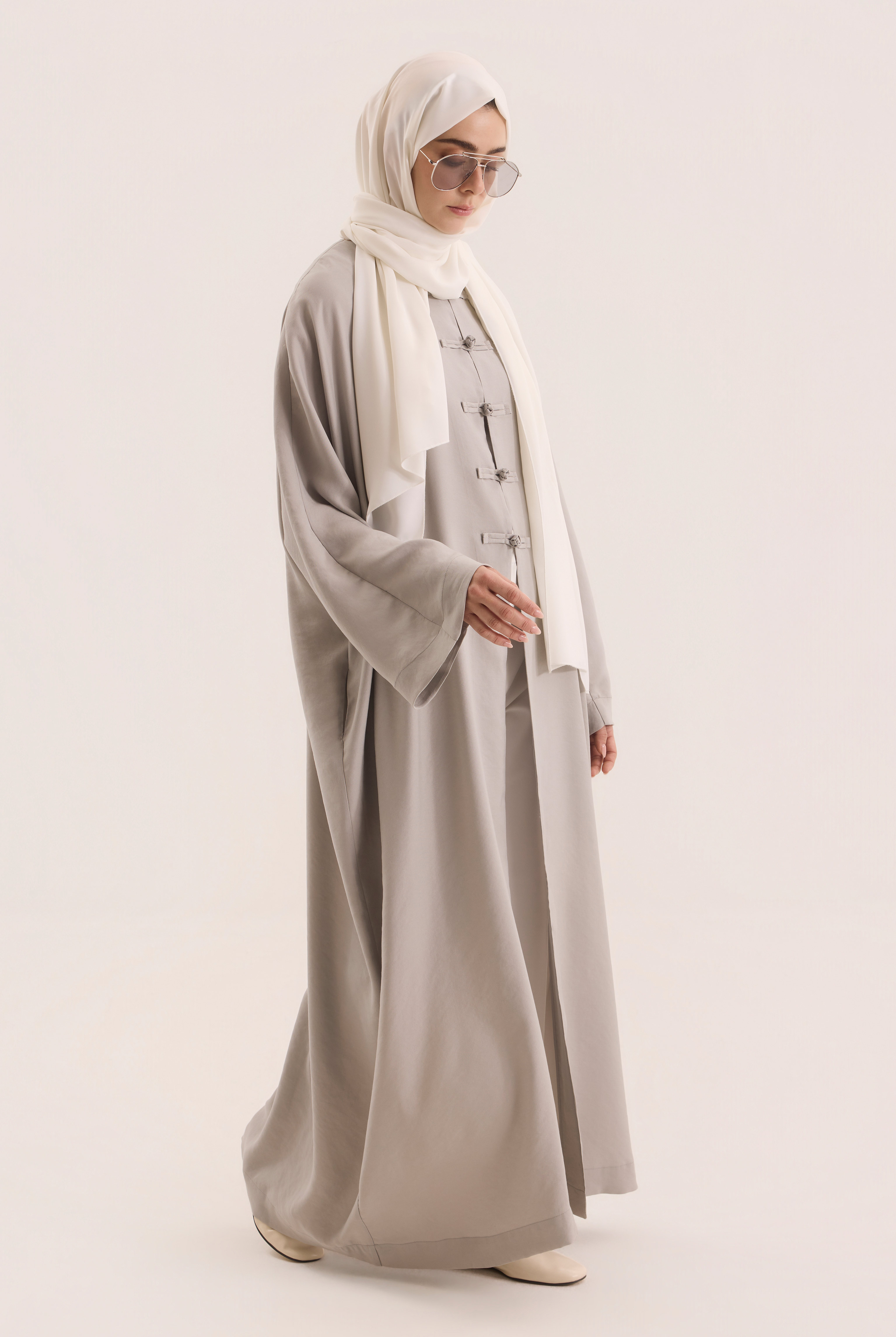 Çin Düğmeli Abaya Gri