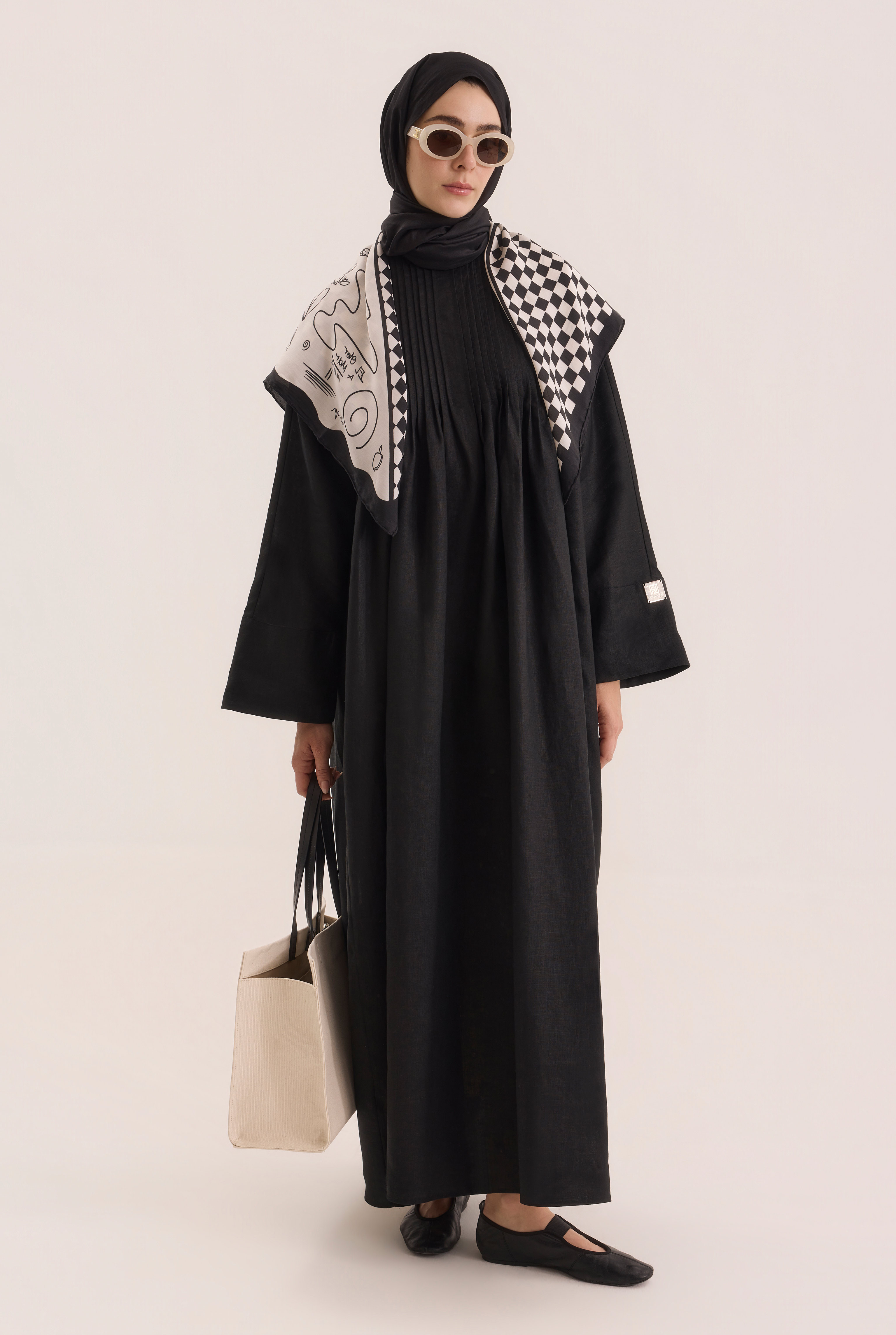 Nervür Detaylı Keten Abaya Siyah